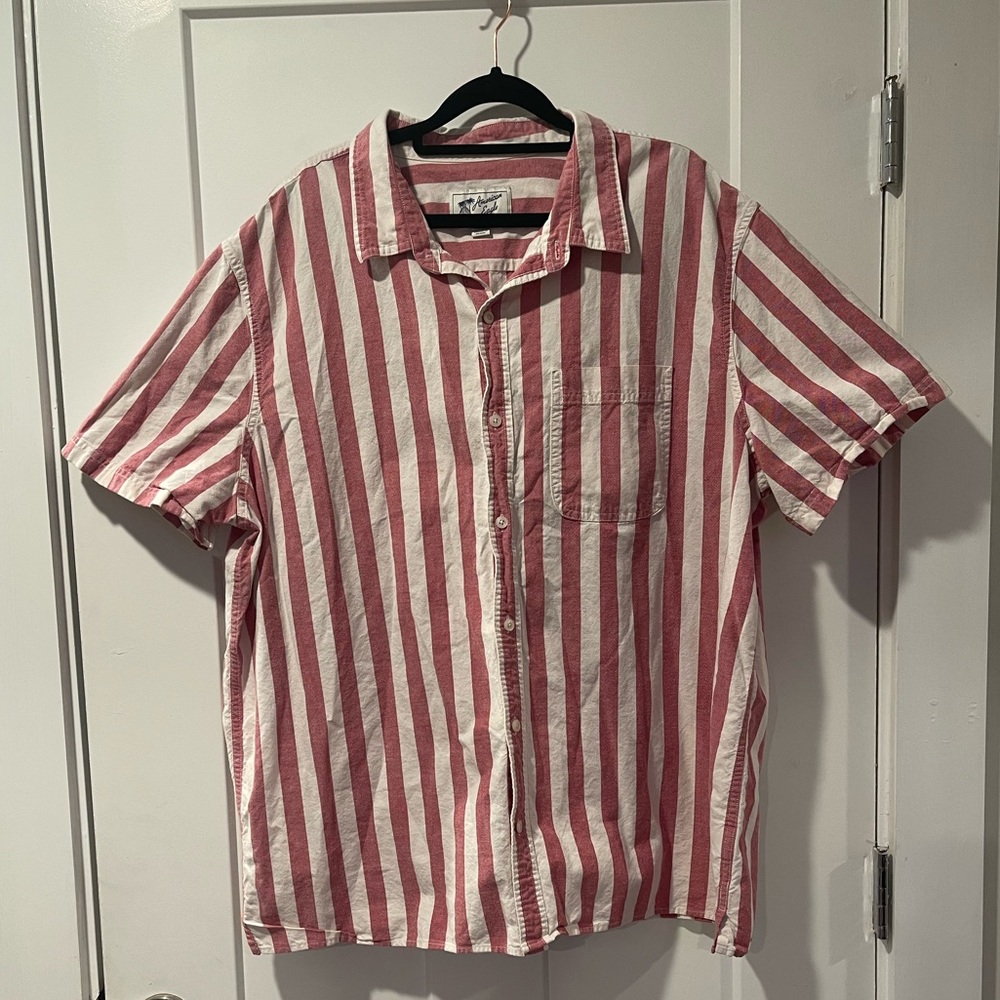 pink & white striped American Eagle short-sleeve button-up, men’s 3XL